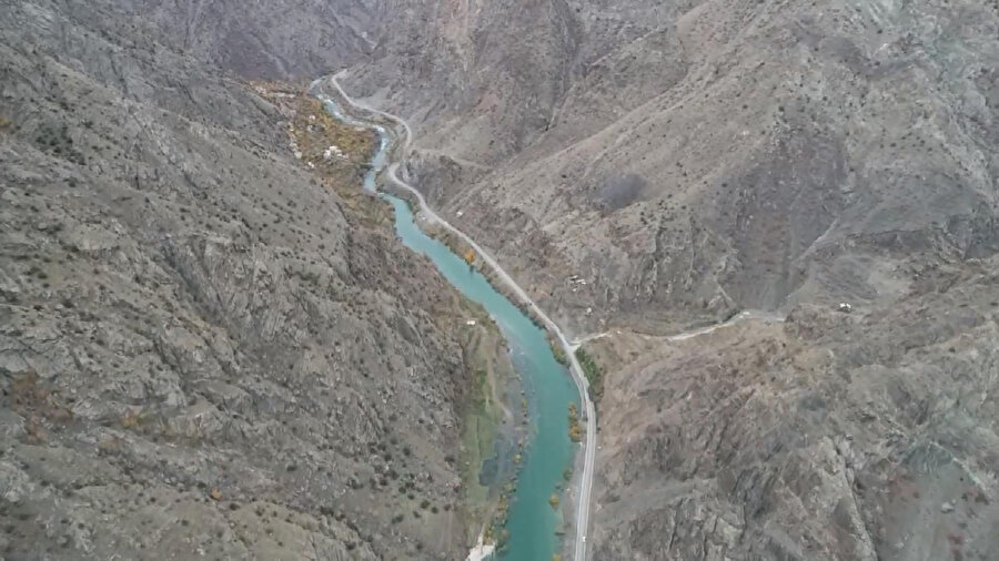 Sahipsiz mezarlar suya gömülecek: Su seviyesi yükseliyor