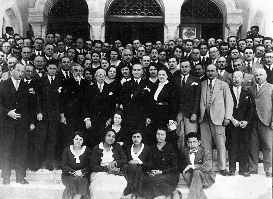 1933 yılında gerçekleştirilen “Üniversite Reformu” ile Türkiye’ye gelen 190 kişilik Alman, Macar ve Avusturya asıllı Yahudi ilim adamları...