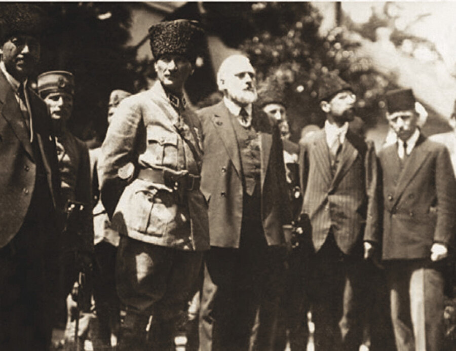 Klod Farer ve Mustafa Kemal.
