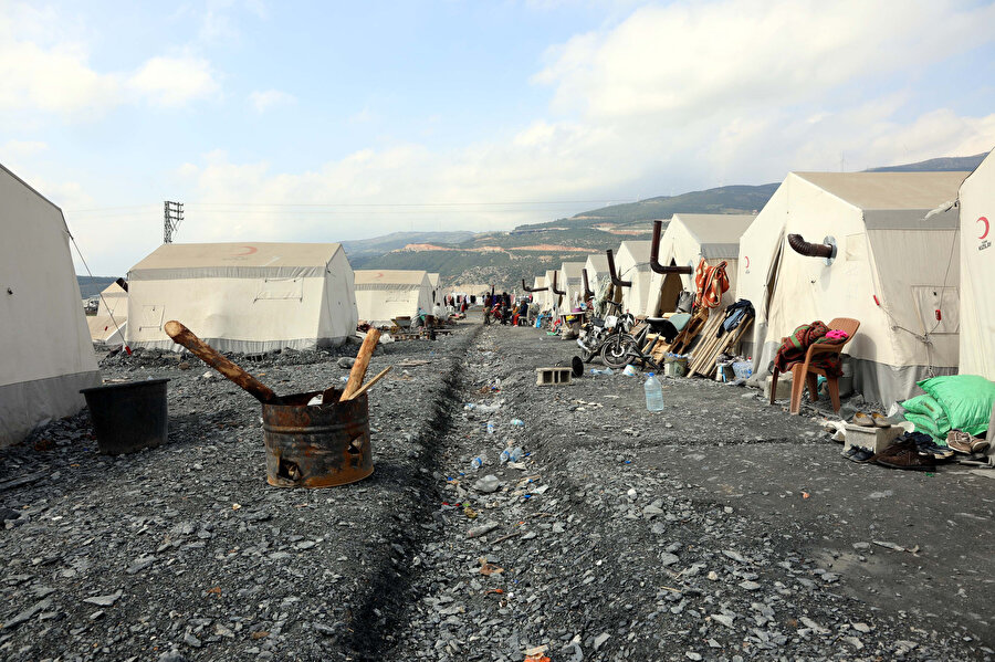 Nurdağı'nda çadır kentte su kanalları açıldı