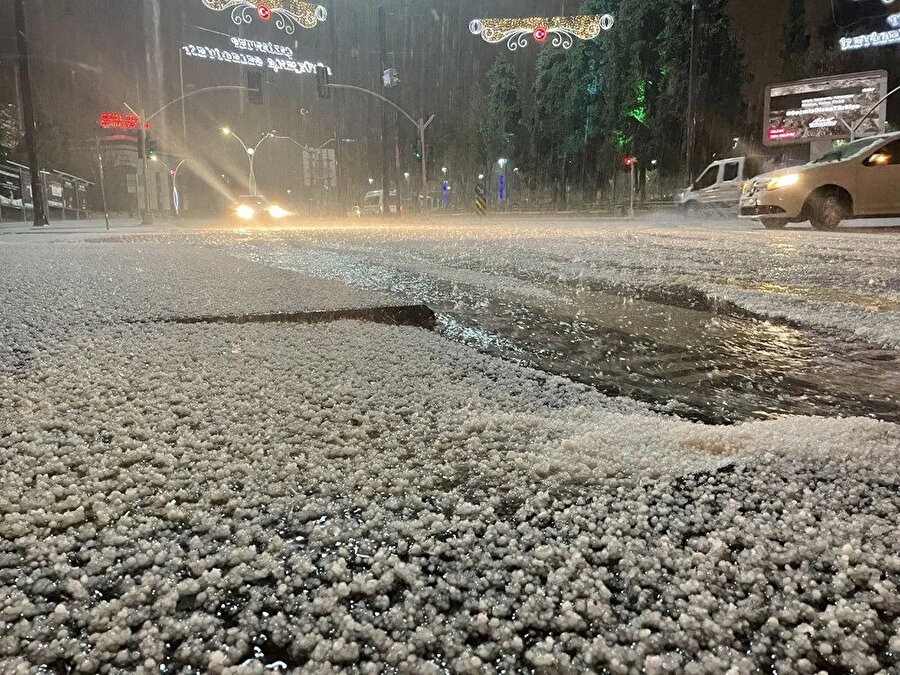 Gaziantep ve Kilis'te ceviz büyüklüğünde dolu yağdı: 'Gök delindi'
