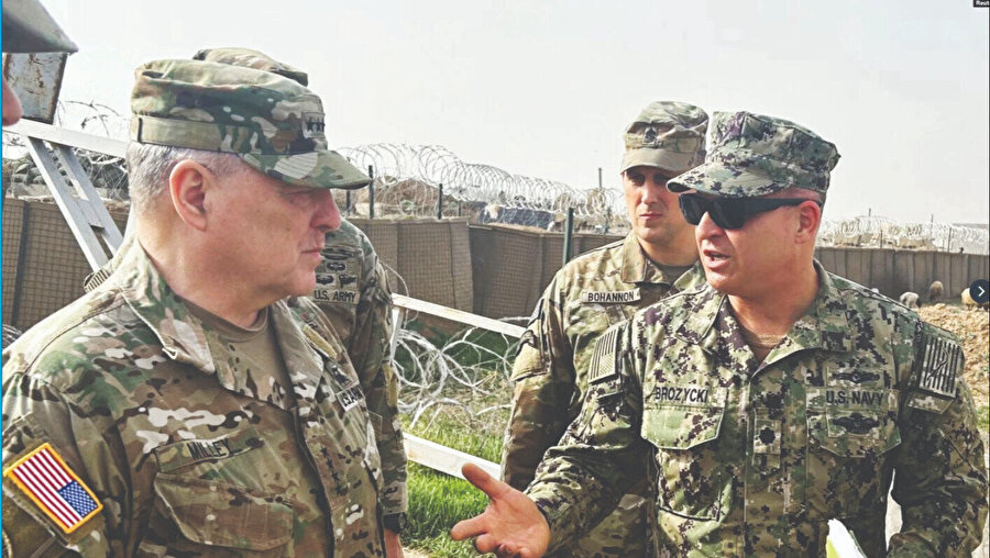 Amerika Birleşik Devletleri Genelkurmay Başkanı Orgeneral Mark Mılley, Suriye'de bulunan askeri üsse önceden açıklanmayan sürpriz bir ziyaret gerçekleştirdi.