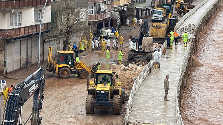 Şanlıurfa ve Adıyaman'daki selde kaybolan üç kişi aranıyor