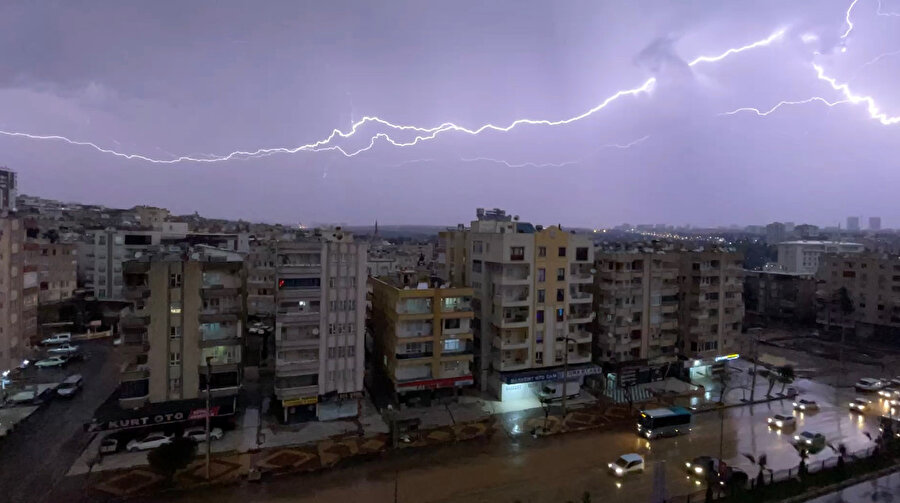 Selin vurduğu Şanlıurfa'da sağanak yağış devam ediyor