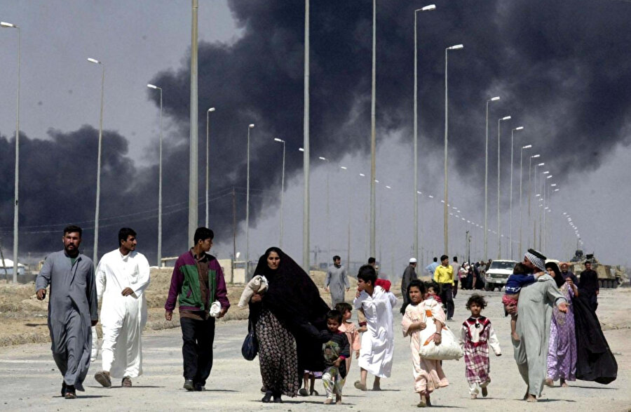Yerel halk, 2003'te ABD öncülüğündeki işgalin ardından güney Irak'taki Basra'dan kaçtı.