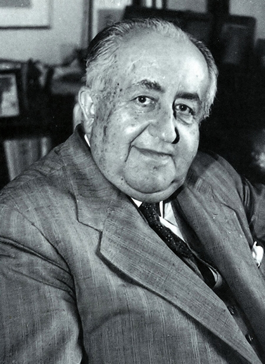 Abdülhak Şinasi Hisar.