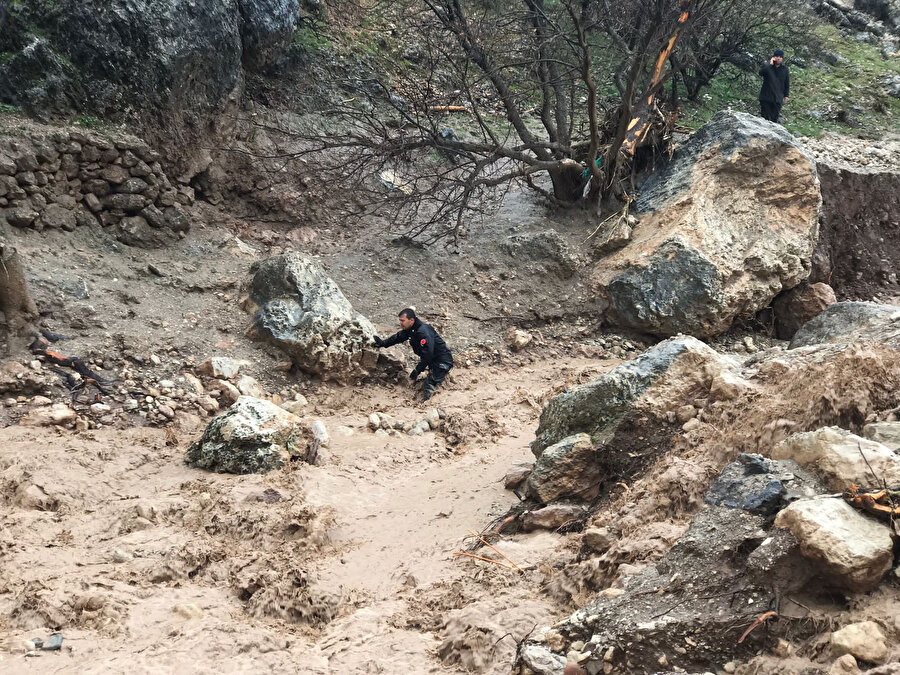 Adıyaman'da sele kapılan anne ve bebeğinin cansız bedenine ulaşıldı