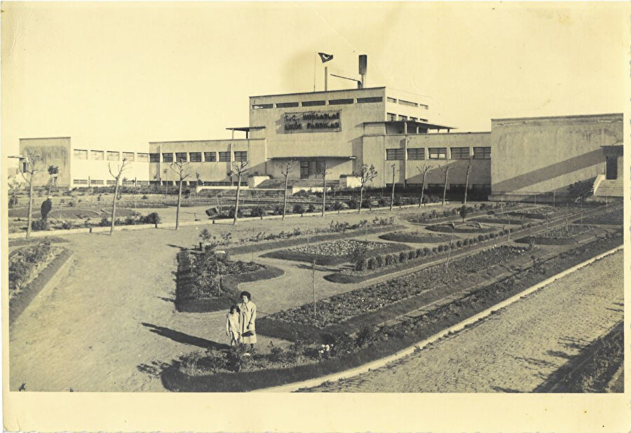 Mecidiyeköy Likör ve Konyak Fabrikası, ön cephe. 
