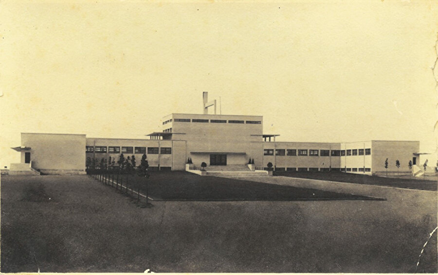 Mecidiyeköy Likör ve Konyak Fabrikası, ana fabrika binası