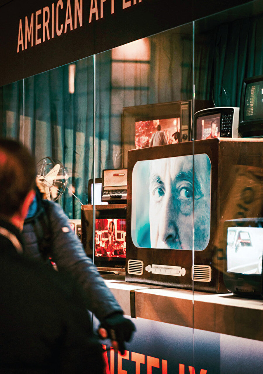 Medyanın önem verdiği konular gündemde daha çok yer alırken, medyanın görmezden geldiği konular ise önemini yitirmektedir.