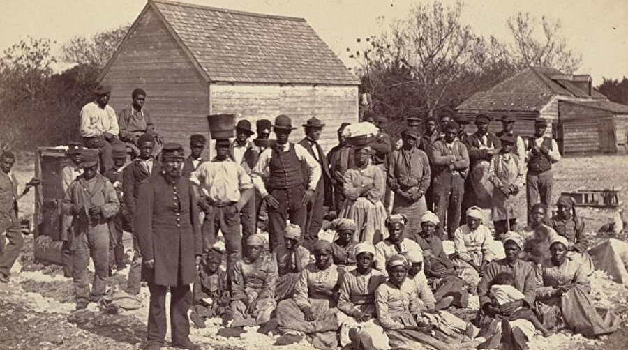 İnançlarına bağlı Afrikalı Müslümanların direncini kırmayı hedefleyen sömürgeci güçler, Ramazan ayının gelişini kutlayan, birlikte iftar yapan ya da cemaatle terâvîh namazı kılan, oruçlarını tutan kölelerin bir araya gelmelerinin yasaklıyor; bu tarz davranış sergileyenleri ağır şekilde cezalandırıyordu.