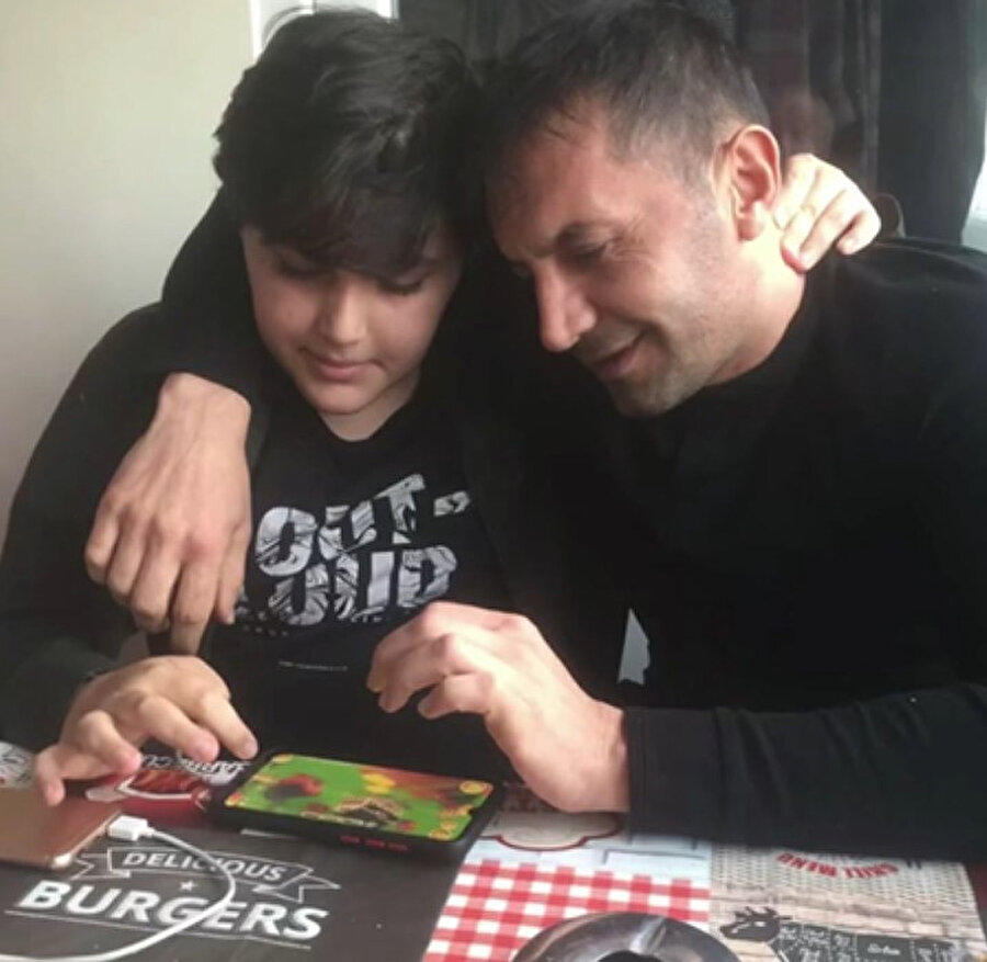 Depremde ölen çocuğunun cep telefonunu iade etmek için babadan para istediler