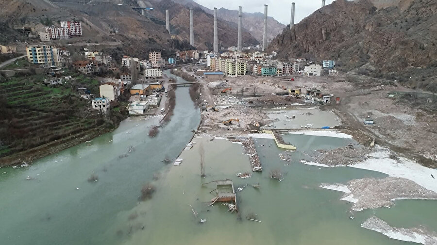 Yusufeli’nde su seviyesi 85 metreye ulaştı: Baraj suları terk edilen binalara girdi