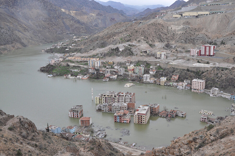 Büyük bölümü su altında kaldı: Yusufeli'nin eski ilçe merkezine giriş yasaklandı