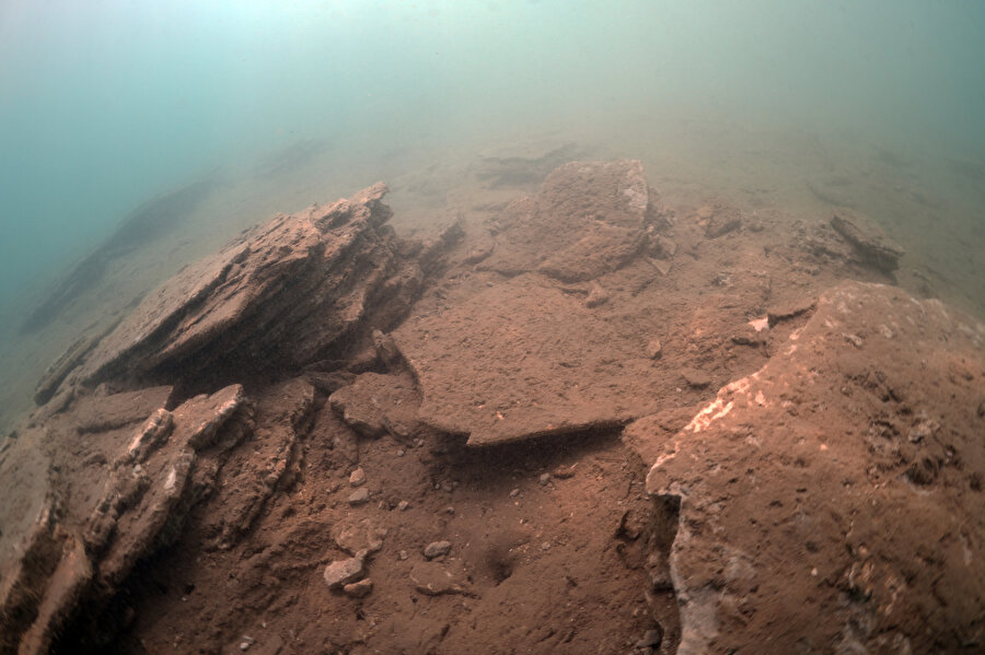 Hatay'da depremin etkileri su altında görüntülendi