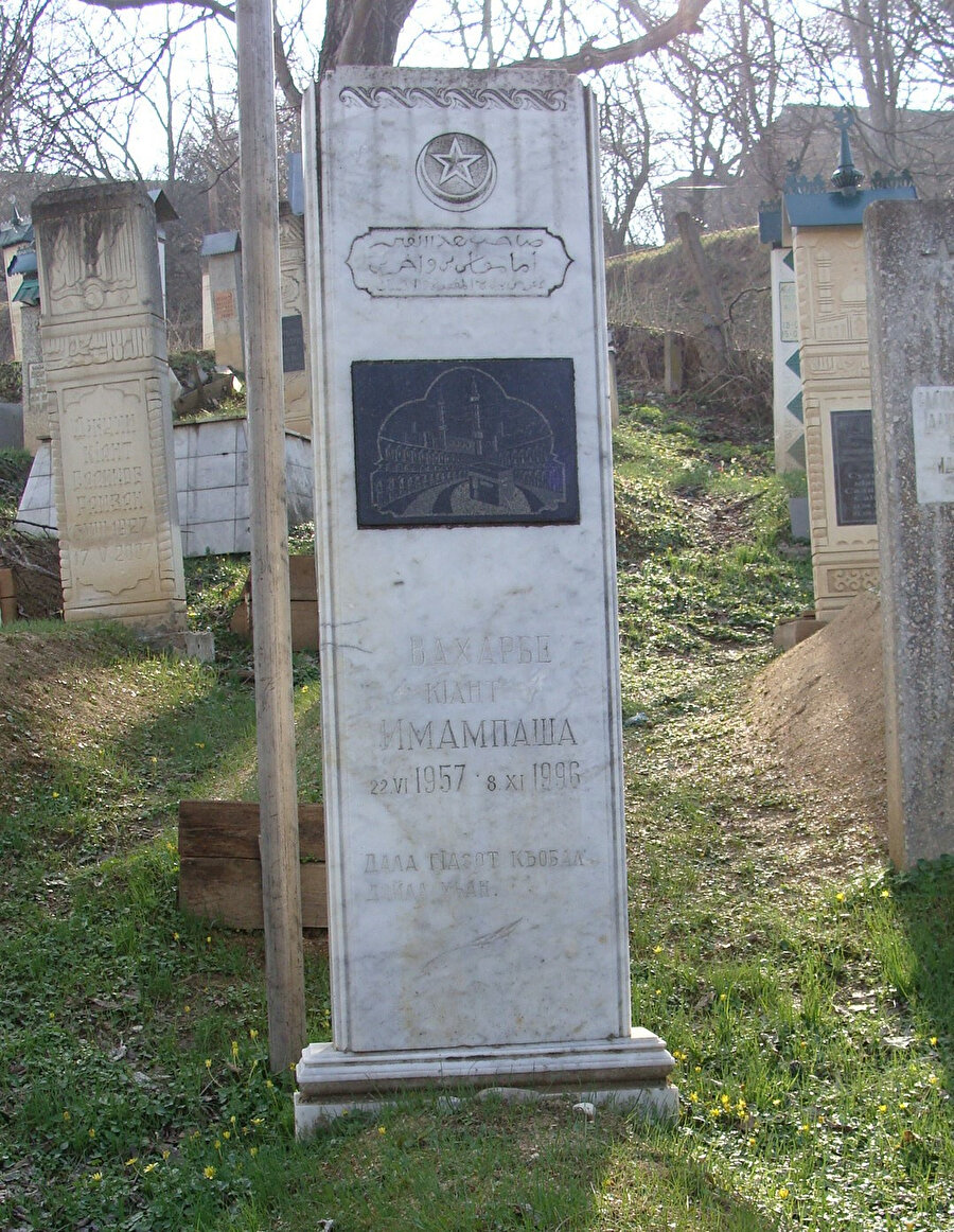 İmam Alimsultanov’un mezarı.
