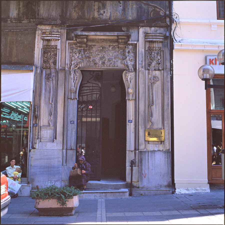 Botter Apartmanı, giriş.