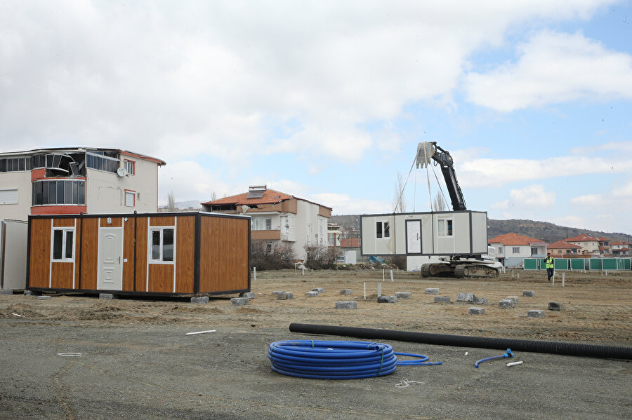 Hayırsever depremzede, arsasını konteyner kent kurulması için bağışladı