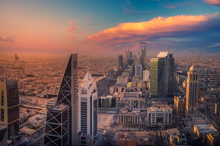 Suudi Arabistan, sektörü yabancı yatırımcılar için cazip hale getirirken koyduğu yeni yasalarla gayrimenkul sektörünü dönüştürmek istiyor.