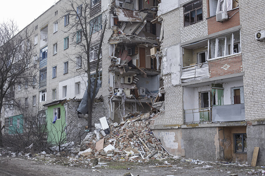 Wagner grubunun lideri Bakhmut'a Rus bayrağını dikti