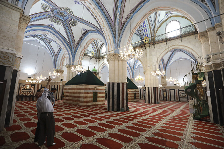 Harem-i İbrahim, en son Salahaddîn Eyyûbî döneminde yeniden camiye dönüştürülüyor.