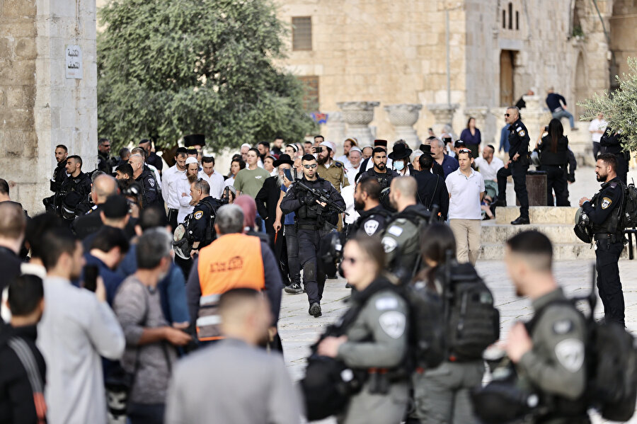 İsrailli gruplar, yetkililerle koordinasyon halinde, statükoyu uzun süredir ihlal etti ve bölgeye günlük baskınlar düzenledi.