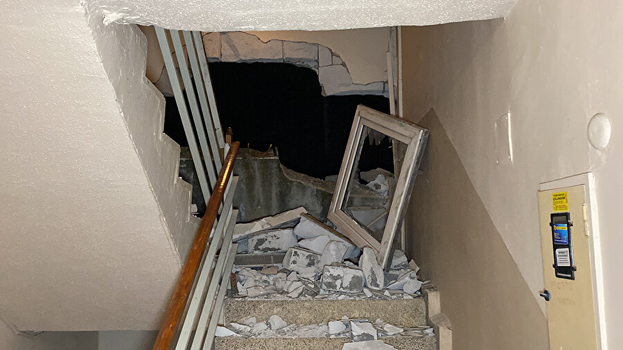 İzmit'te sitenin istinat duvarı çöktü: 4 apartmandaki 32 daire boşaltıldı