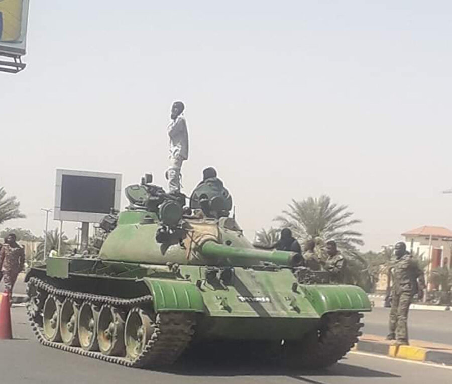 Sudan Genelkurmay Başkanı General Abdülfettah Abdurrahman el-Burhan ve HDK Başkanı General Mohamed Hamdan Dagalo, gerilimi azaltmak için diyaloga girmeye istekli olduklarını ifade ettiler.