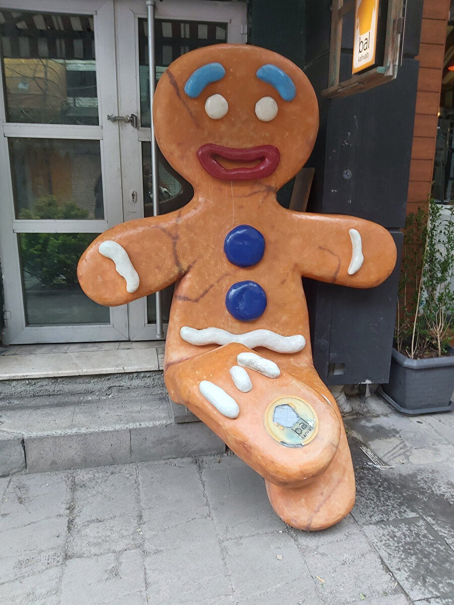 ​Bugün sokakta unlu biriyle karşılaştım