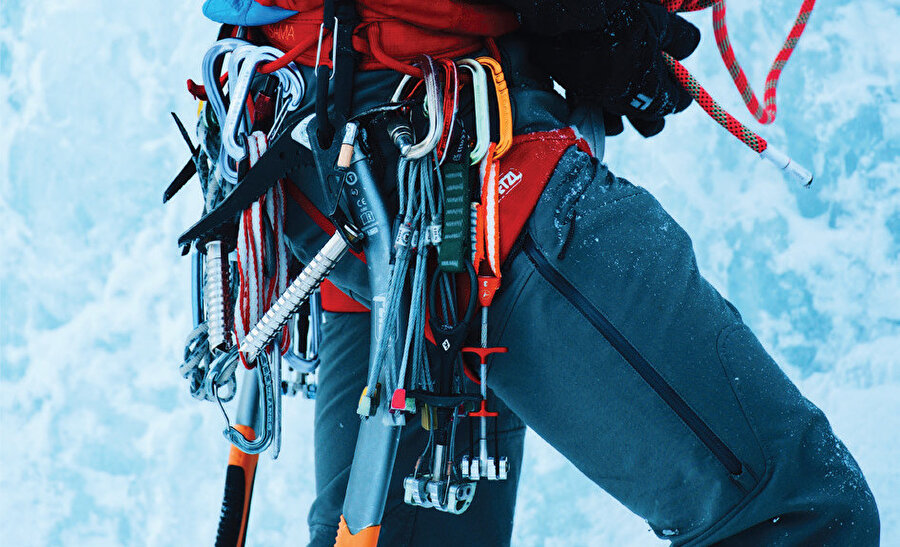 Buz tırmanışı, tırmanış sporunun en üst kademesi ve ekstrem sporların arasında en tehlikelisi olarak görülüyor.