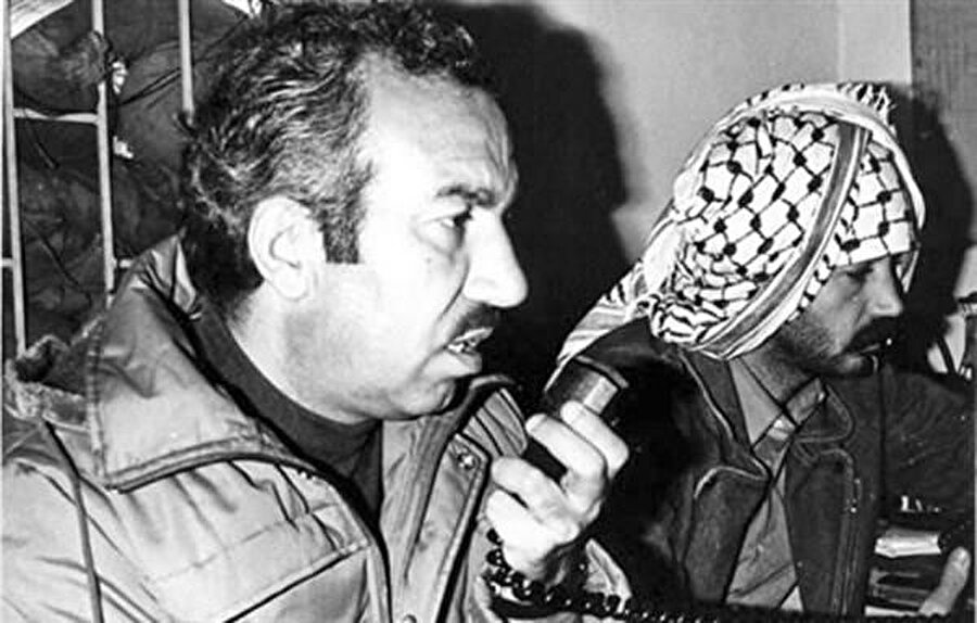 Ebû Cihâd, 1982'de Beyrut kuşatması sırasında Filistinli gerilla savaşçılarıyla koordinasyon içinde çalışmıştı.