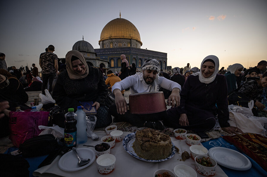 Kudüs'te iftarların vazgeçilmezi: Maklûbe.