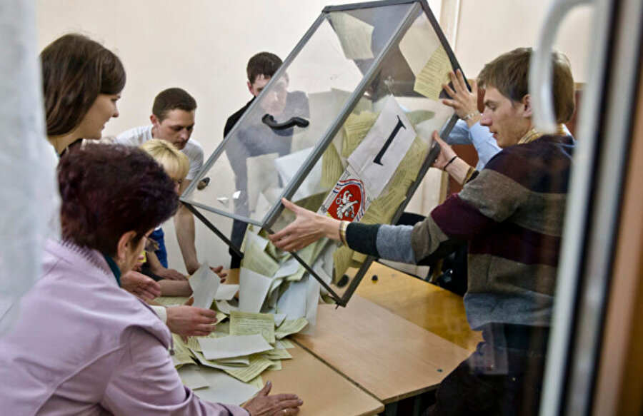 Yeşil adamların kontrolünde 16 Mart 2014'te gerçekleştirilen sözde referandumdan, Kırım’ın Rusya'ya bağlanması yönünde karar çıktı.