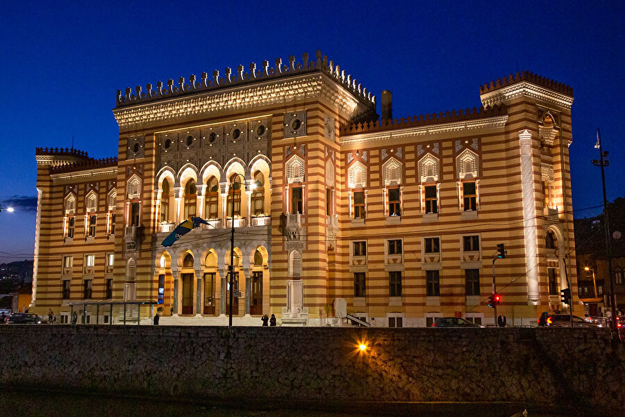 Vijecnica Kütüphanesi, Avusturya-Macaristan İmparatorluğu döneminde inşa edildi.