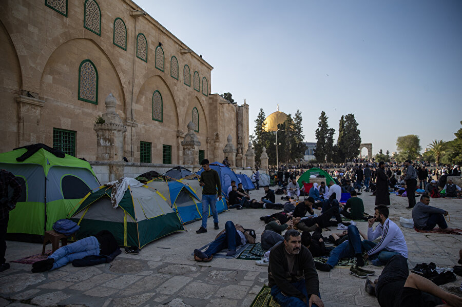 Her Ramazan binlerce mümin, Müslümanların Kudüs’te bulunan ilk kıblesi ve en kutsal sayılan üç mescitten biri olan Mescid-i Aksâ'ya geliyor.
