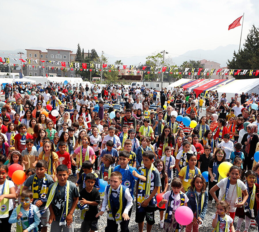 Fenerbahçe, Hatay Dörtyol’da 23 Nisan şenliği düzenledi