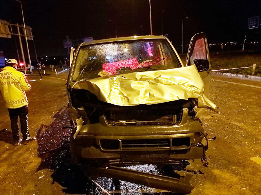 Denizli'de otomobil ile minibüs çarpıştı: 4 ölü