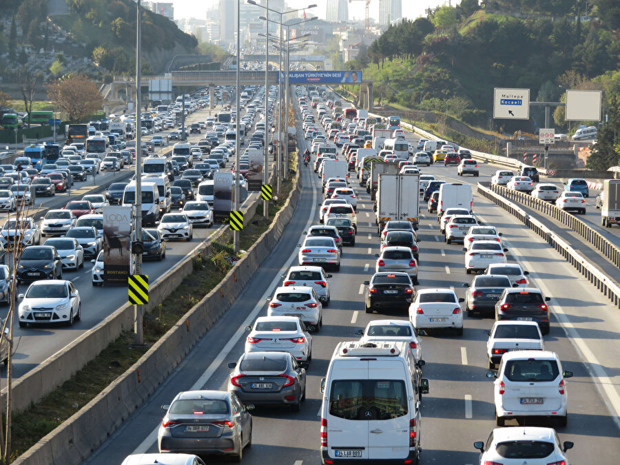 Bayram tatilinin ardından İstanbul'da trafik yoğunluğu başladı