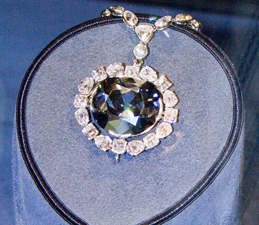 Yeryüzünün en lanetli taşının sırrı ortaya çıktı: Eline geçenin felaketi oluyor