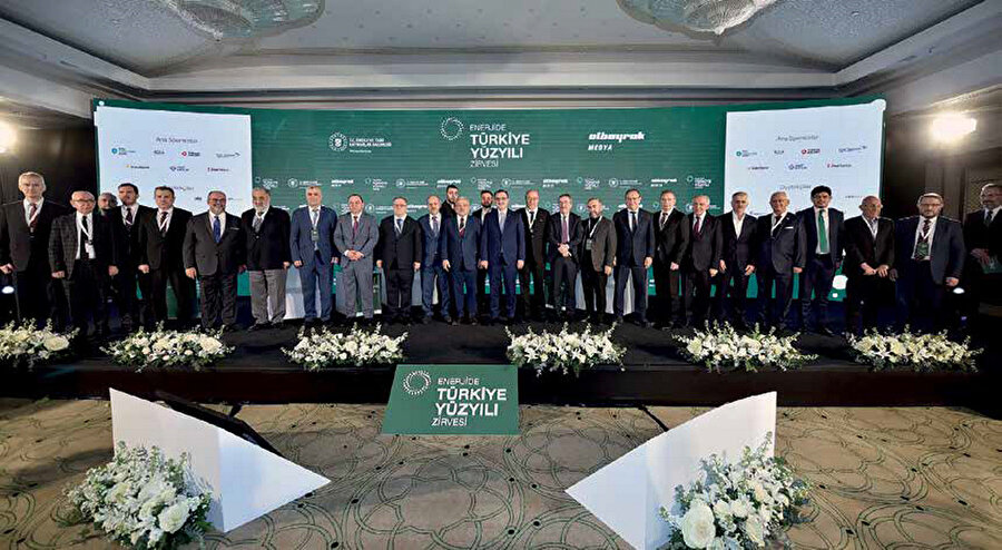 Enerjide tam bağımsız Türkiye vurgusunun öne çıktığı zirvede Enerji ve Tabii Kaynaklar Bakanı Fatih Dönmez, Türkiye Yüzyılının, geleceğin Türkiye’sinin vizyon belgesi olduğuna dikkat çekti.