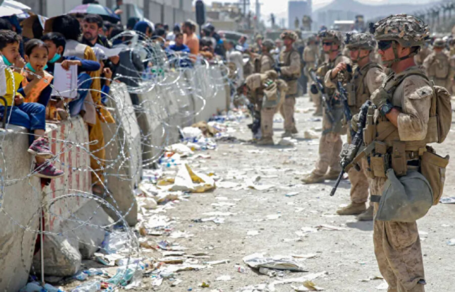 Ağustos 2021 yılında bir IŞİD intihar bombacısı, Kabil Havalimanı'nın dışında beklerken 170 Afgan ve 13 ABD askerini öldürdü.
