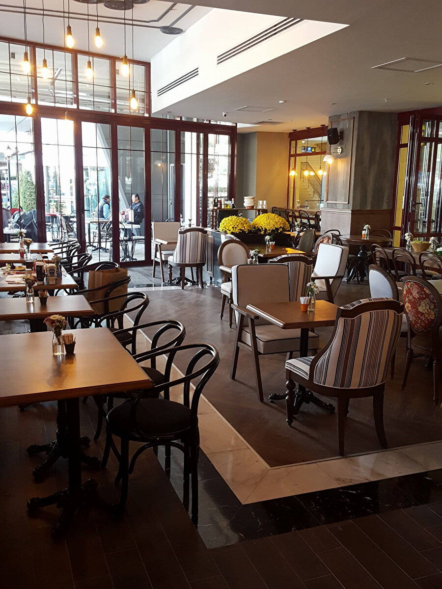 Cafe des Cafes.