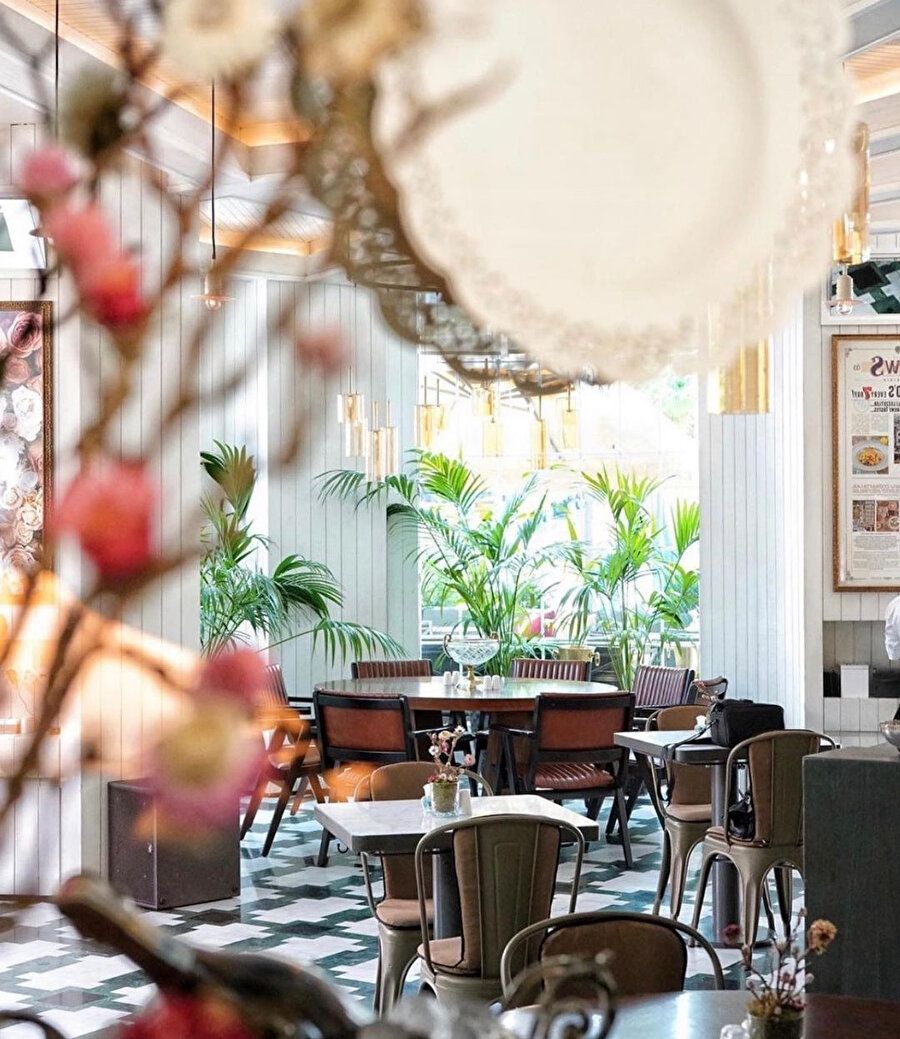 23 cafe brasserie. Омджи кафе Москва. Ресторан ДЖИСКО В галерее. Кафе Джуска у Мирославы и Златы.