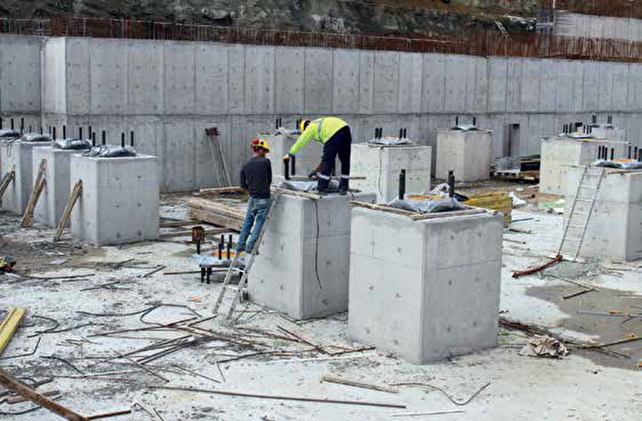 'Eğer kolon enkesitleri yetersiz ise hem mantolama hem de karbon fiber ile takviye birlikte yapılıyor.'