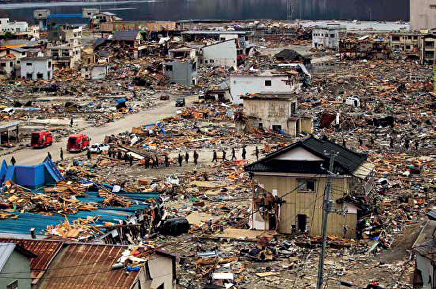 Japonya'da 1923 tarihli Büyük Kanto Depremi, Tokyo çevresinde 100 binden fazla insanın ölümüne yol açtı.