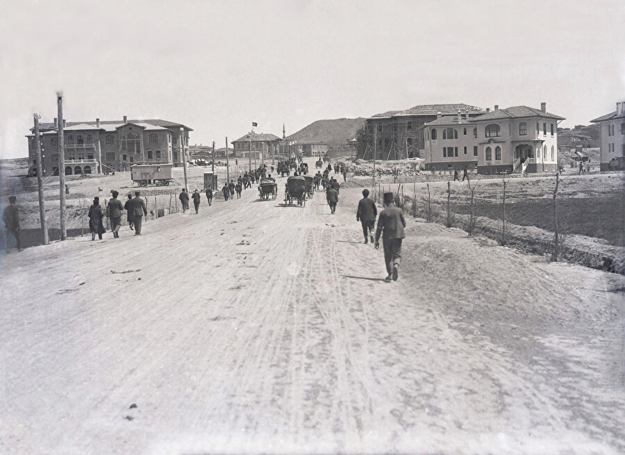 1920’li yıllarda Ankara Ulus’tan bir fotoğraf, Kaynak: Engin Özendes Koleksiyonu, Salt Araştırma. 