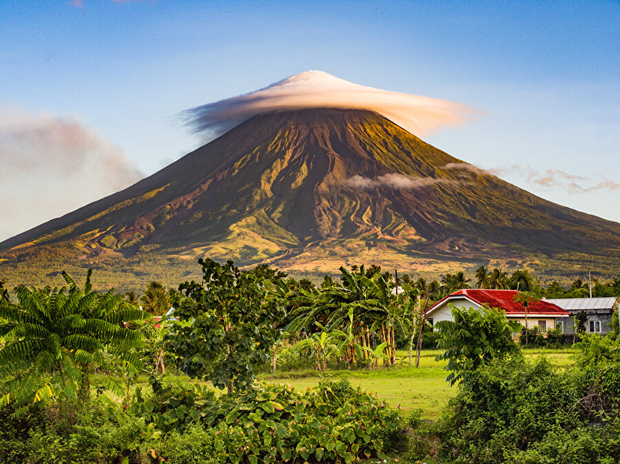 Mayon Yanardağı.