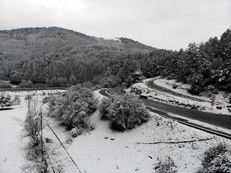 Her yer beyaza büründü: Kar kalınlığı 10 santimetreye ulaştı