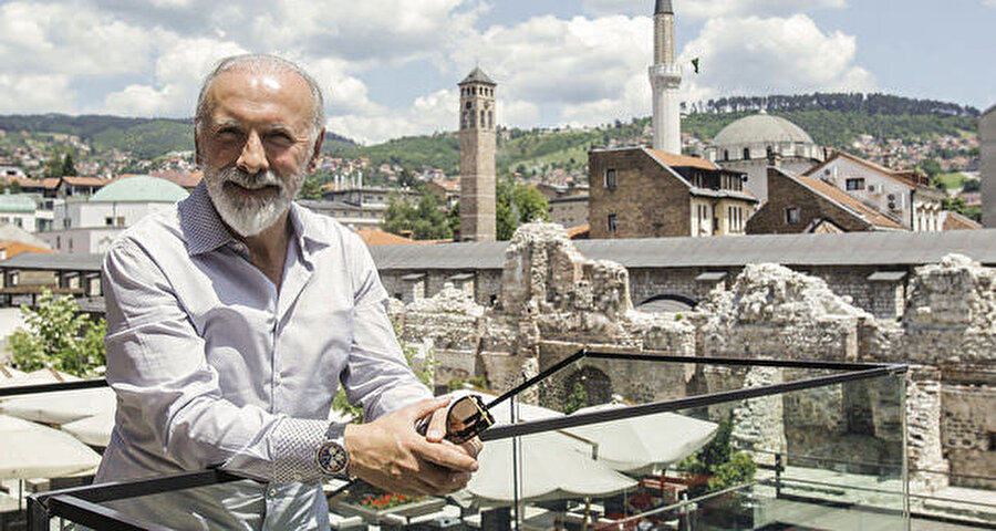Dino Merlin için Saraybosna sadece Bosna’nın bir şehri değil, İslâm âlemi için anlam ifade eden bir değerler manzumesi.
