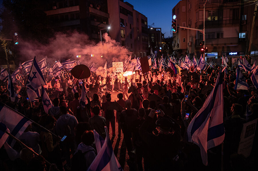 İsrail'de Binyamin Netanyahu hükümetinin tartışmalı yargı düzenlemesine karşı gösteriler sürüyor. 